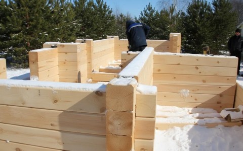 Дома из профилированного бруса: плюсы и минусы