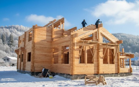 Дома из клееного бруса: плюсы и минусы