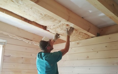 Как утеплить деревянный дом